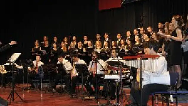 Selçuk Tıp korosundan konser
