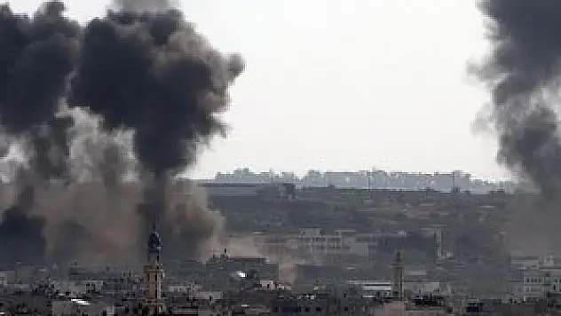 İsrail Gazze'yi vurdu