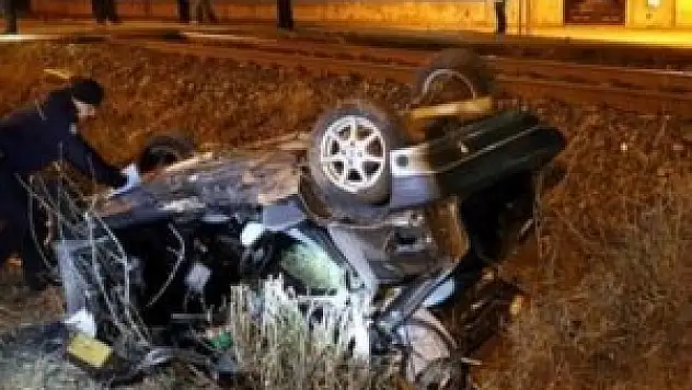 Tren otomobili biçti: 2 ölü