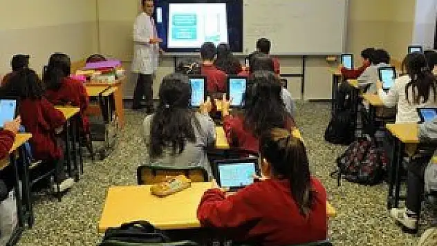 Kulu'da tablet bilgisayar dağıtımı