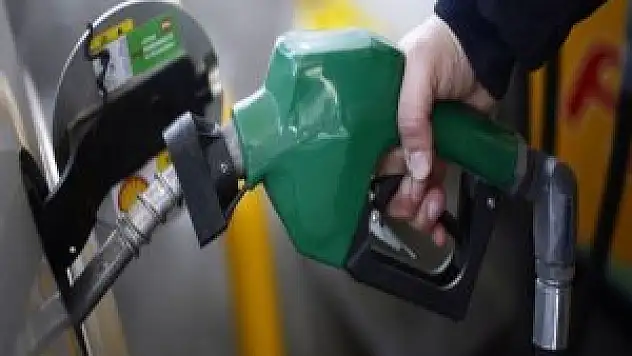 Benzin fiyatları ucuzluyor
