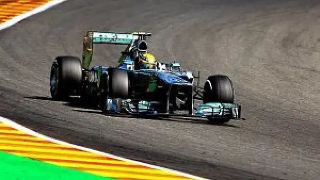 Formula 1'de Hamilton ilk sırada