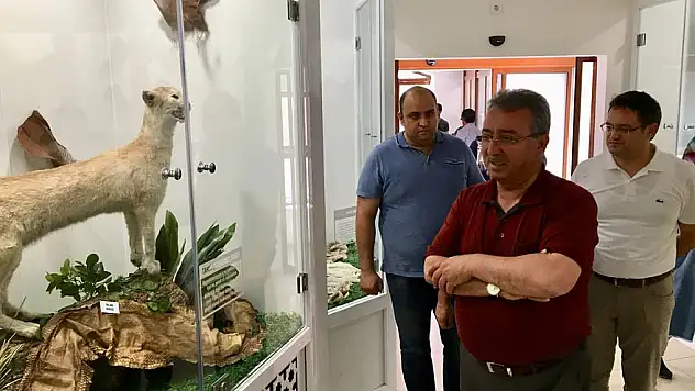 Hançerli, Karatay Belediyesi hayvanat bahçesinde incelemelerde bulundu