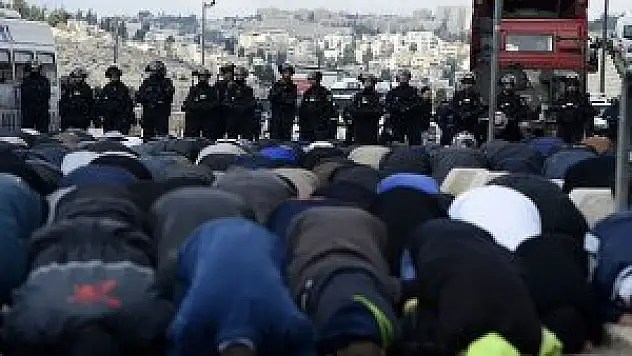 İsrail polisi Mescid-i Aksa'ya girişi engelledi