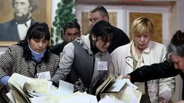 Kırım'da oy verme işlemi sona erdi - 93 Rusya dedi, bütün dünyanın gözü Kırımda