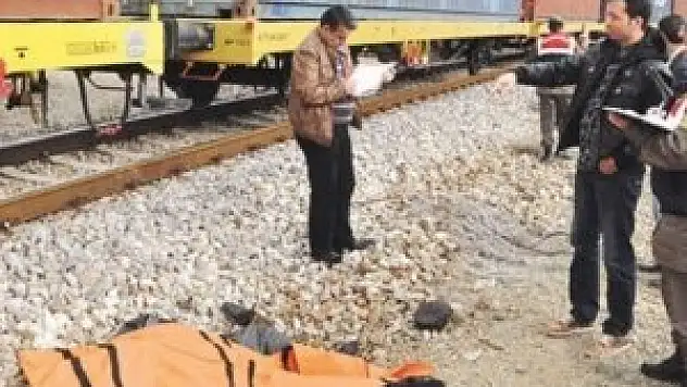 Yük treninin altında ölüm