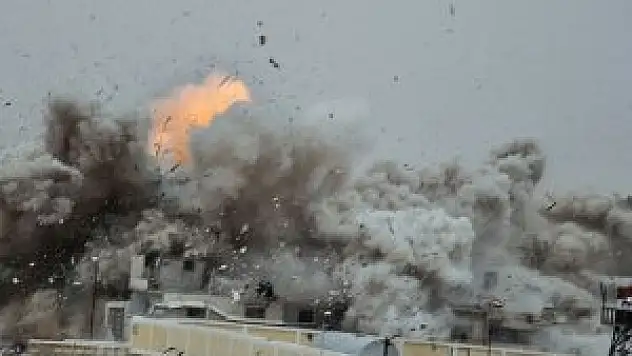 Gazze'de çok sayıda ev ve bir cami hasar gördü