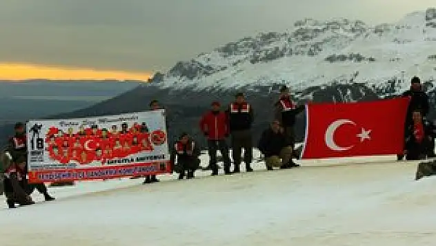 2 bin metrede Çanakkale Şehitleri anıldı