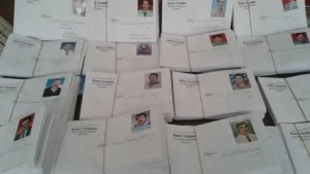 Nostalji fotoğraflarla seçmenlerinden destek istiyor