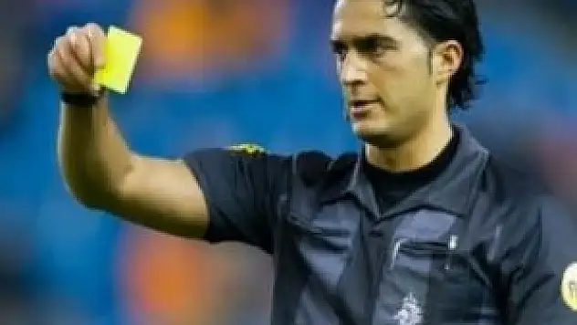 Türk hakemden futbolcuya ilginç akıl!