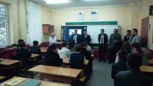 Bozkır'da tablet bilgisayar dağıtımı