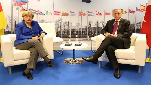 Erdoğan ve Merkel Brüksel'de görüştü