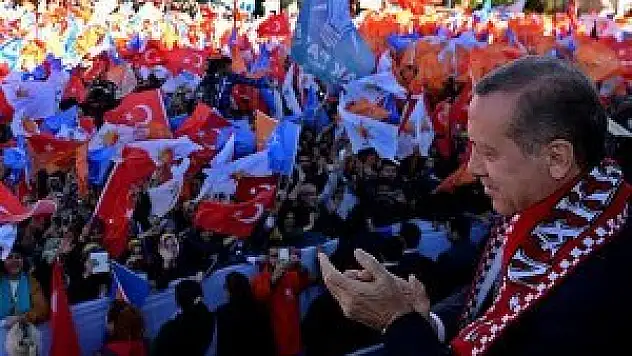 Sen hoca mısın istihbarat şefi misin?