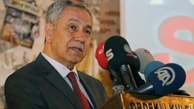 Siyasetçi, siyasetçinin dostu olmalı