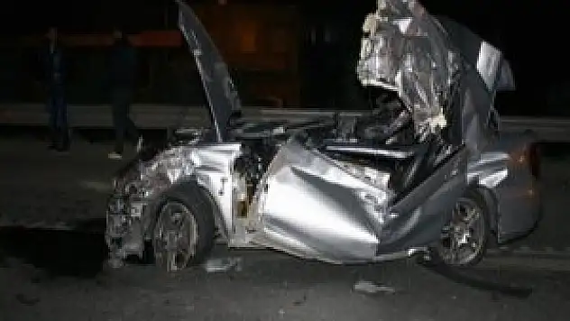 Takla atan araç hurdaya döndü: 1 ölü