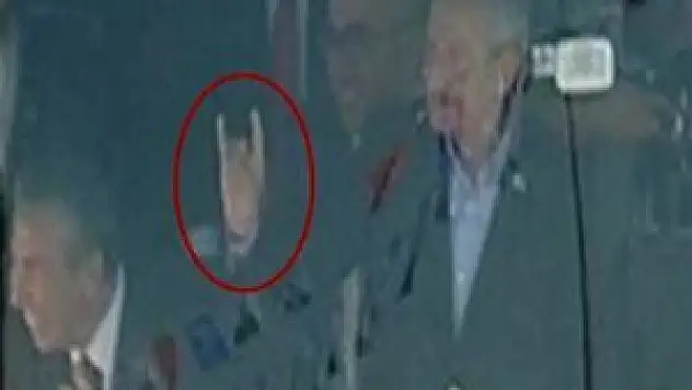 Kılıçdaoğlu bozkurt işareti yaptı!