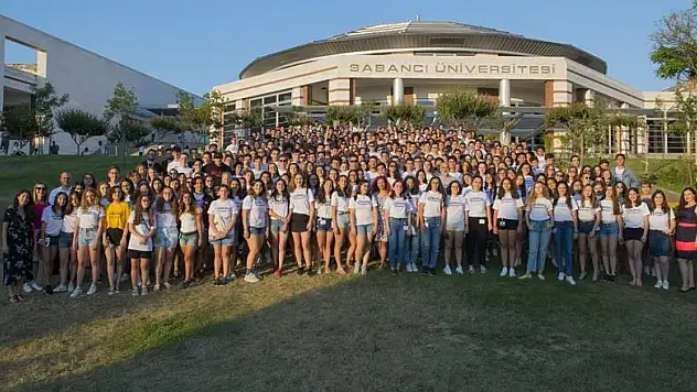 Konyalı Öğrenciler Sabancı Üniversitesi'nden Sertifikalarını Aldılar