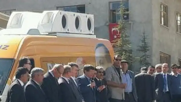 Dışişleri Bakanı Ahmet Davutoğlu'nu Taşkent'te On Binler karşıladı