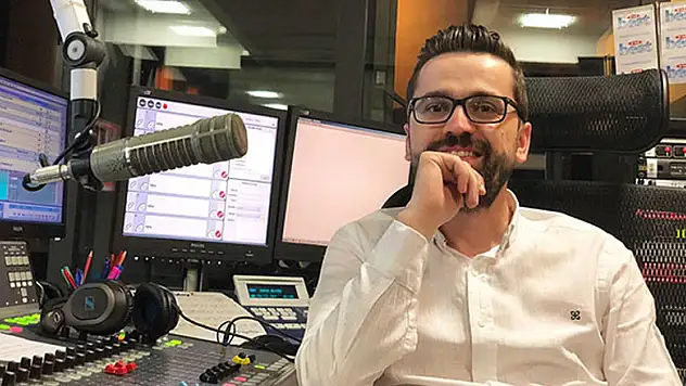 Best FM'de canlı yayına bağlanan karısını azarladı