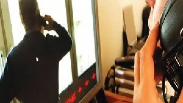 Ses kayıtlarını o mu yüklüyor?