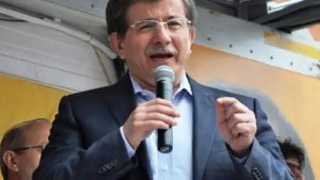 Davutoğlu Sarayönü'nde konuştu: 'Millet vesayet sistemine izin vermeyecek'