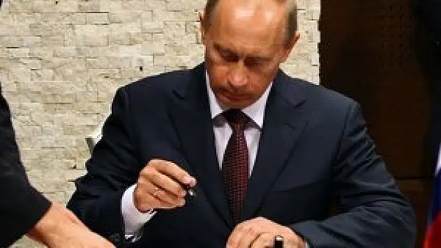 Kırım resmen Rusya'ya bağlandı