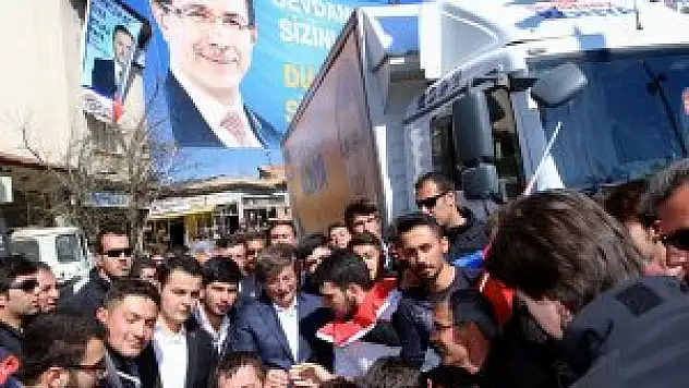 Dışişleri Bakanı Ahmet Davutoğlu,  Kadınhanı'nda mitinge katıldı