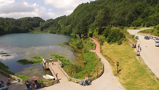 Ulugöl dört mevsim ziyaretçi ağırlıyor