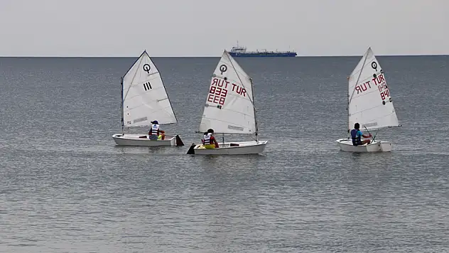 Tabletle oynamak yerine mavi denizlere 'yelken' açıyorlar