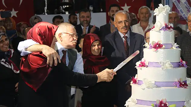 Yıllar sonra gelen düğün jestiyle sevindiler