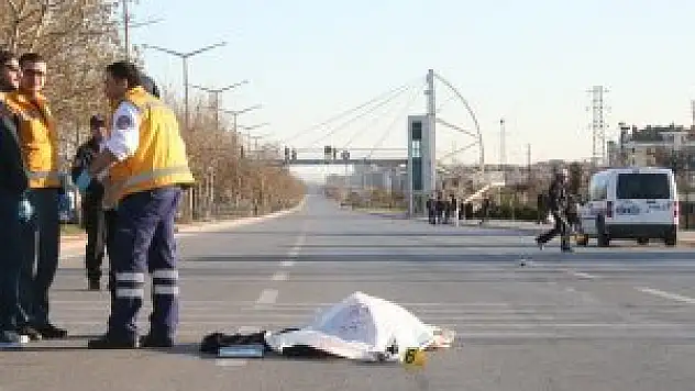 Motosikletin çarptığı kadın öldü