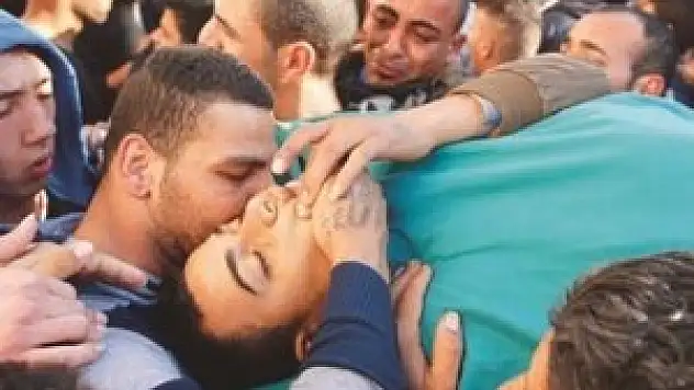 Mülteci kampında öldürdü