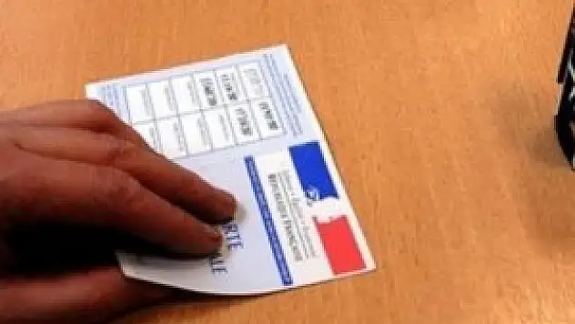 Fransa'da halk sandık başında