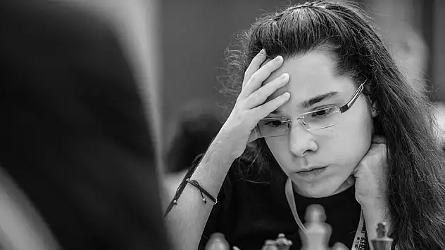 Satrançla hayata tutundu