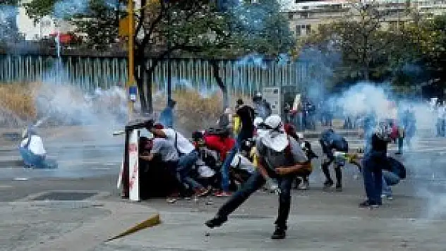 Venezuela'daki gösterilerde 2 kişi hayatını kaybetti