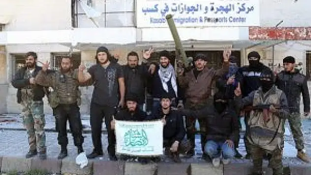 Muhalifler Esed'in fotoğrafını yaktı