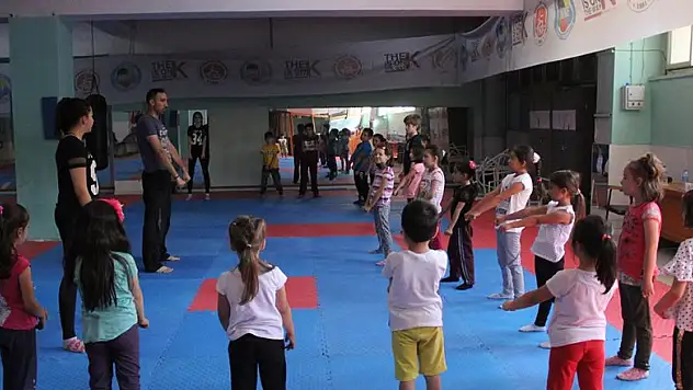 Yeni karateciler yetişiyor