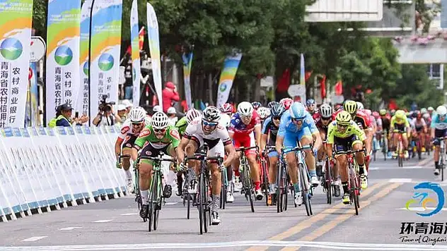 Batuhan Özgür Çin'de kürsüde