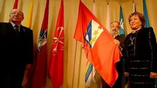 Kırım ve Sivastopol bayrakları Rusya Parlamentosu'nda