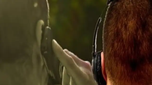 27 polis telekulaktan açığa alındı