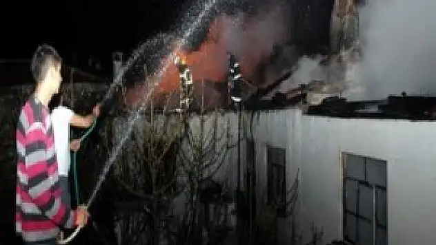 Muğla'da 4 ev yandı