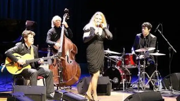 Eliane Elias İstanbullu cazseverlerle buluştu
