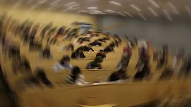 Yeni öğretmenler sınavdan çaktı!