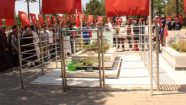 Karatay Belediyesi Gençlik Meclisi Halisdemir'i dualarla andı