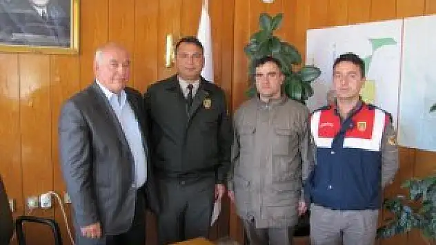 Jandarmadan Yalıhüyük Belediye Başkanı Özmen'e plaket