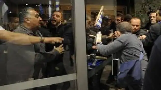 Mehmet Ali Talat'a Rumlar'dan çirkin saldırı