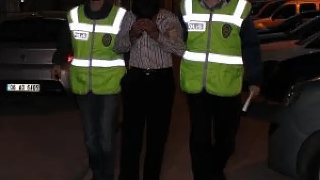 Çaldığı 65 kanaryayı satmaya çalışırken yakalandı