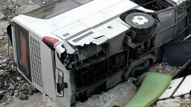 Afganistan'da düğün dönüşü kaza: 11 ölü