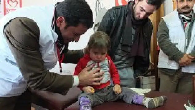 Suriye'de ilaç da ekmek de yok