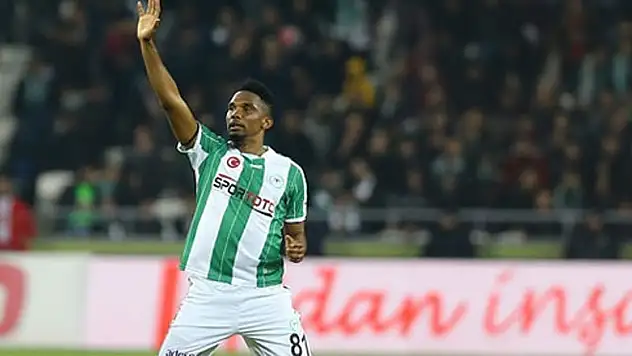 Samuel Eto'o gönderildi! Tesiste arkadaşlarıyla vedalaşıyor